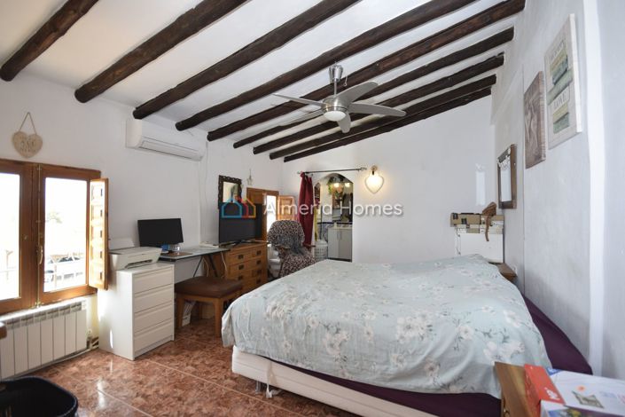Image No.25-6 Bed Country House for sale