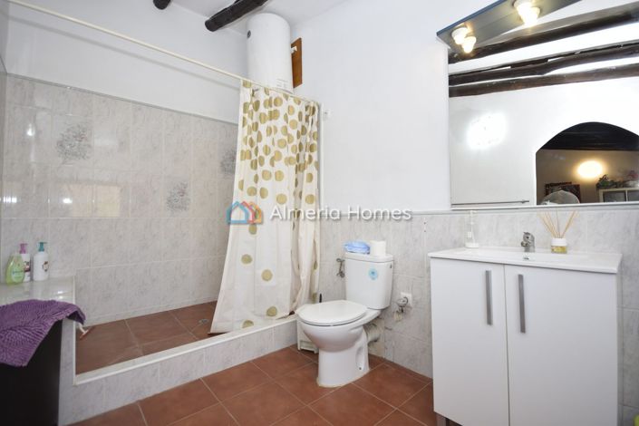 Image No.28-6 Bed Country House for sale