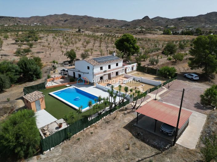 Image No.29-6 Bed Country House for sale