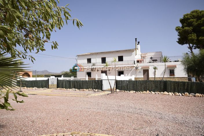 Image No.3-6 Bed Country House for sale