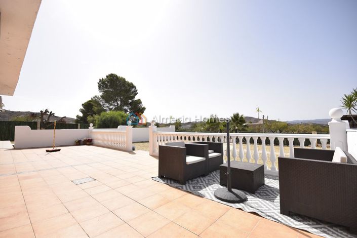 Image No.5-6 Bed Country House for sale