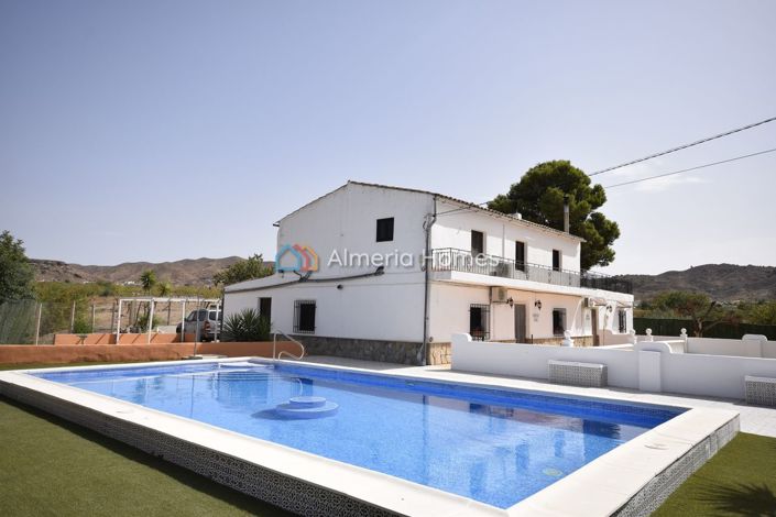 Image No.7-6 Bed Country House for sale