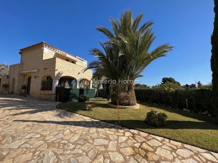 Image No.2-Villa de 5 chambres à vendre à Cala Panizo