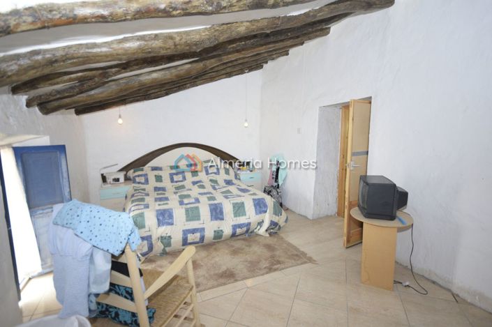 Image No.10-2 Bed Townhouse for sale