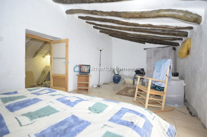 Image No.16-2 Bed Townhouse for sale