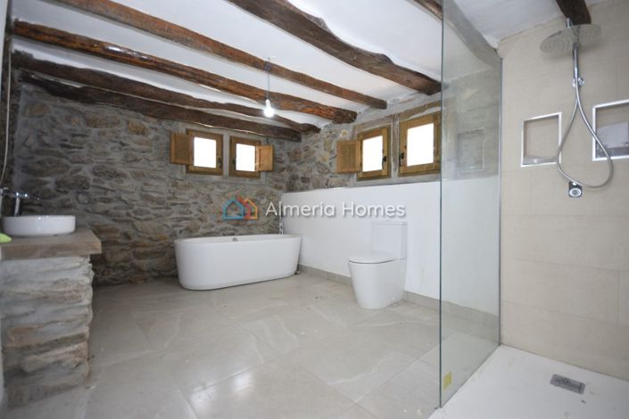 Image No.11-5 Bed Country House for sale
