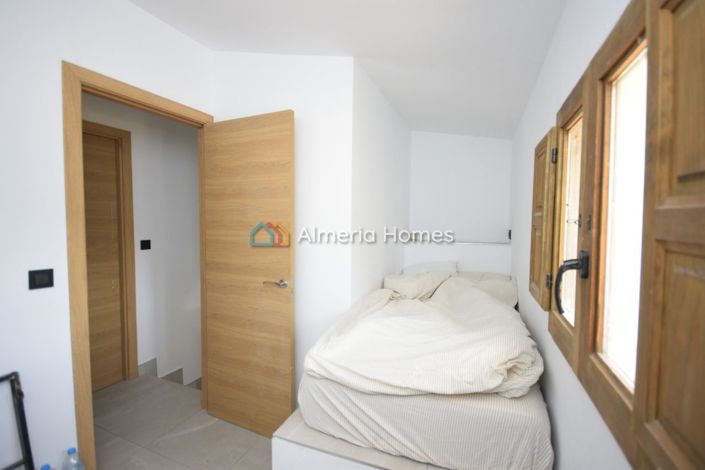 Image No.17-5 Bed Country House for sale