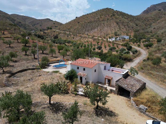 Image No.2-5 Bed Country House for sale