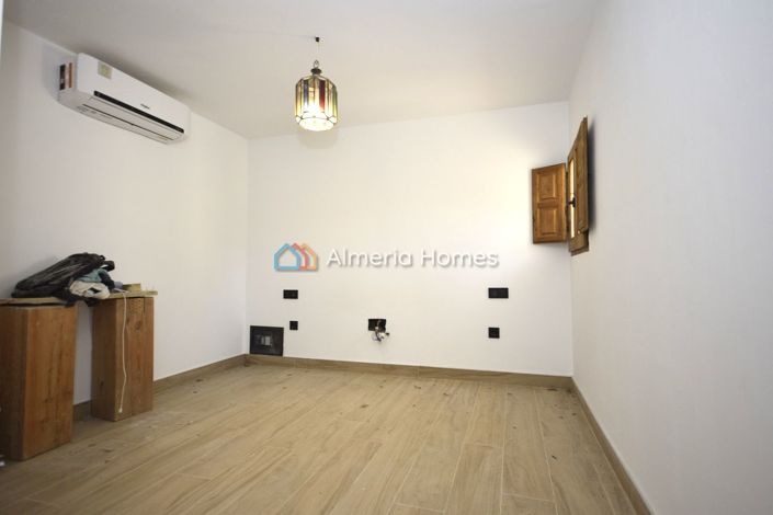 Image No.27-5 Bed Country House for sale