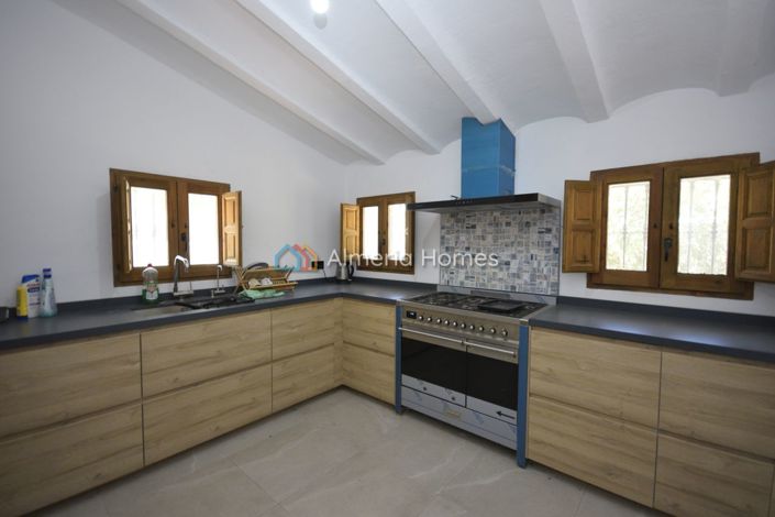 Image No.8-5 Bed Country House for sale