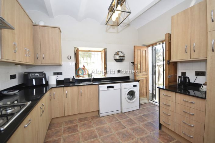 Image No.14-4 Bed Country House for sale