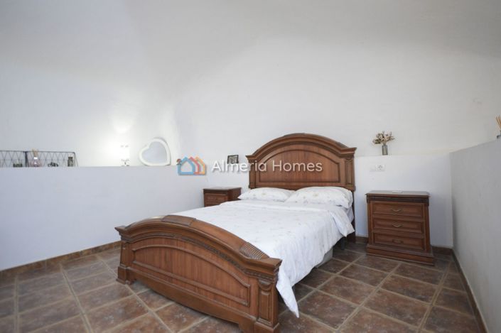 Image No.17-4 Bed Country House for sale