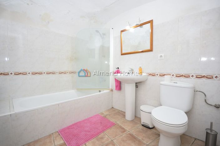 Image No.18-4 Bed Country House for sale