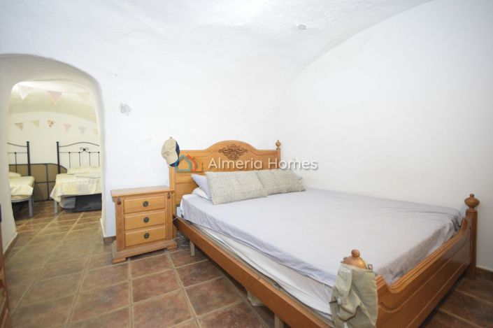 Image No.19-4 Bed Country House for sale