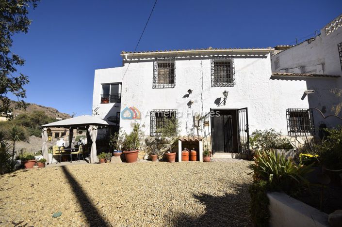 Image No.2-4 Bed Country House for sale