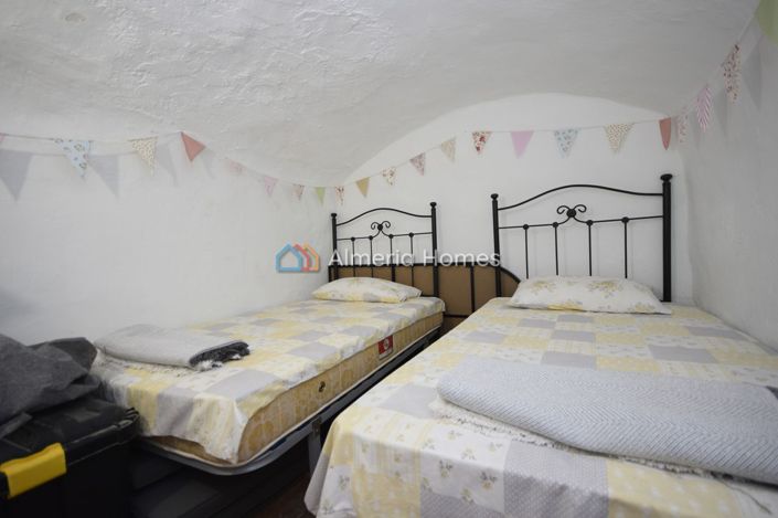 Image No.20-4 Bed Country House for sale