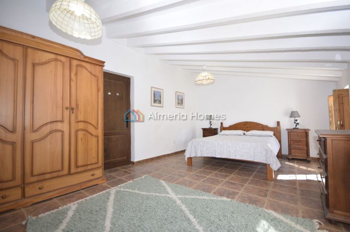 Image No.22-4 Bed Country House for sale