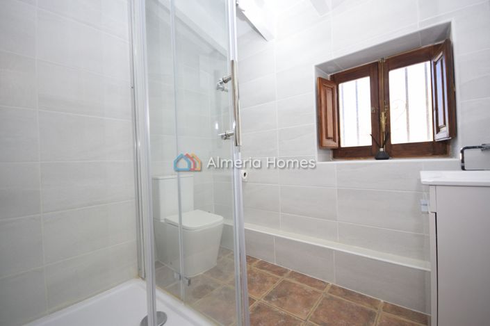 Image No.23-4 Bed Country House for sale