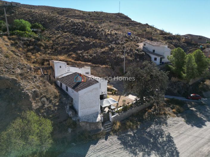 Image No.27-4 Bed Country House for sale
