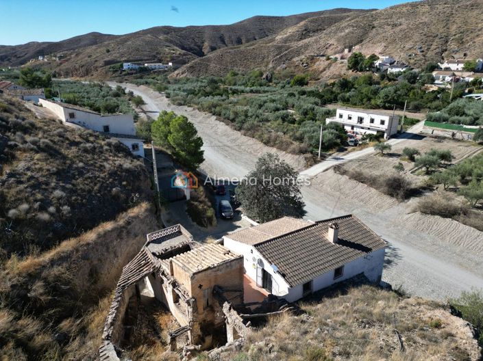Image No.5-4 Bed Country House for sale