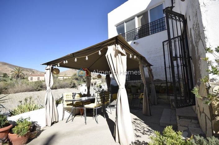 Image No.6-4 Bed Country House for sale