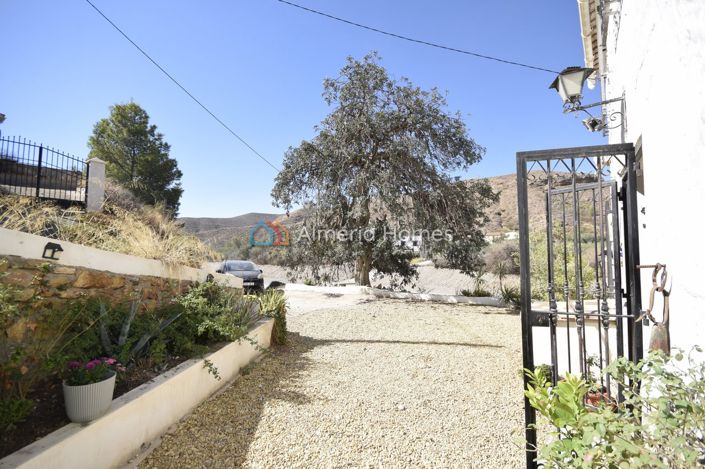 Image No.8-4 Bed Country House for sale