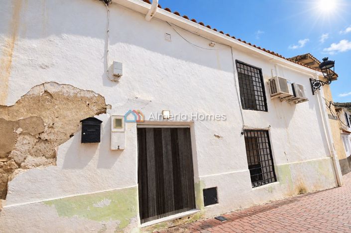 Image No.26-4 Bed Townhouse for sale