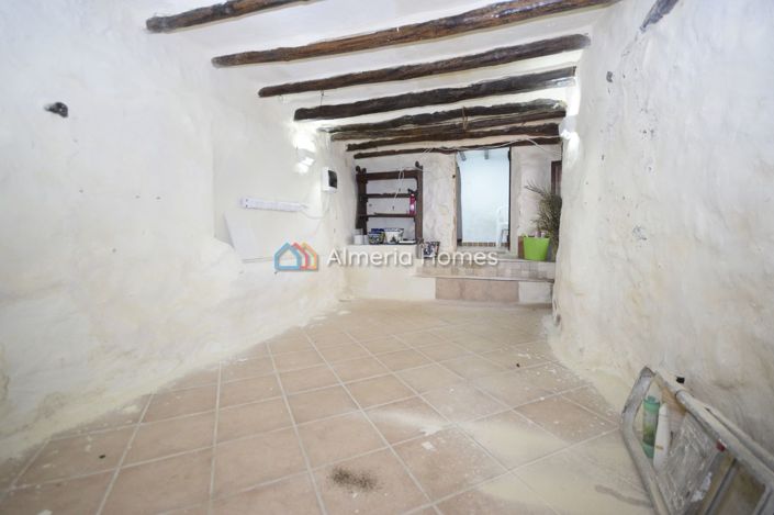 Image No.12-4 Bed Townhouse for sale