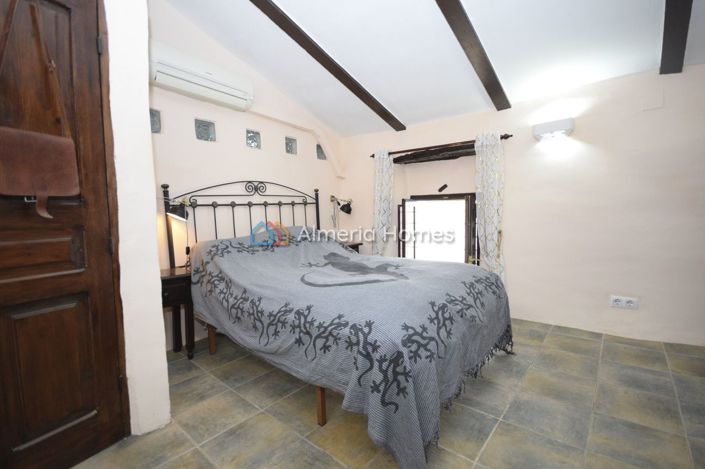 Image No.16-4 Bed Townhouse for sale