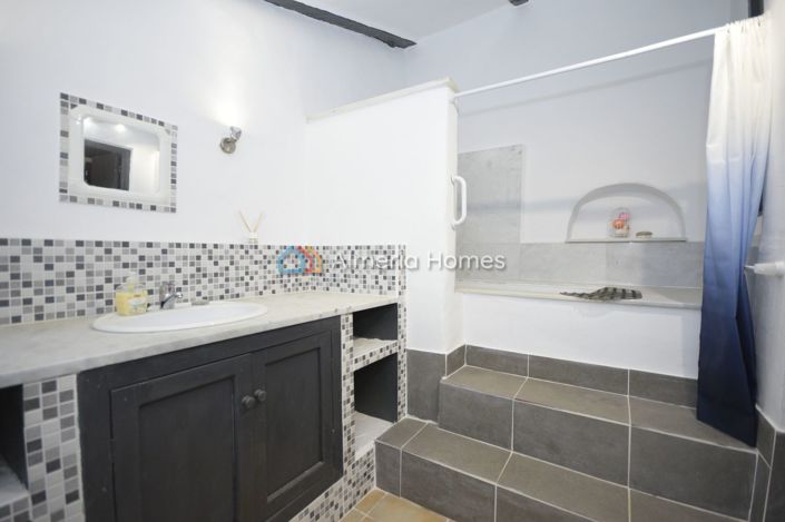 Image No.18-4 Bed Townhouse for sale