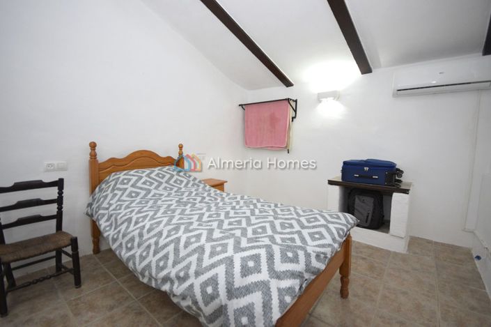 Image No.24-4 Bed Townhouse for sale