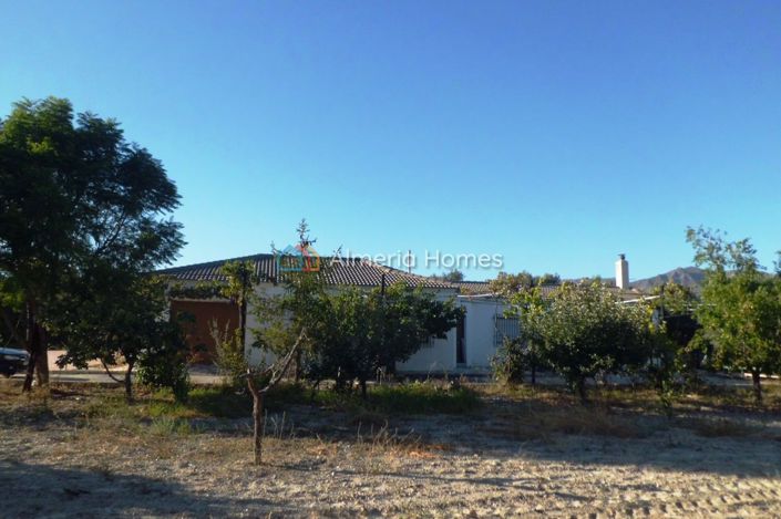 Image No.6-3 Bed Country House for sale
