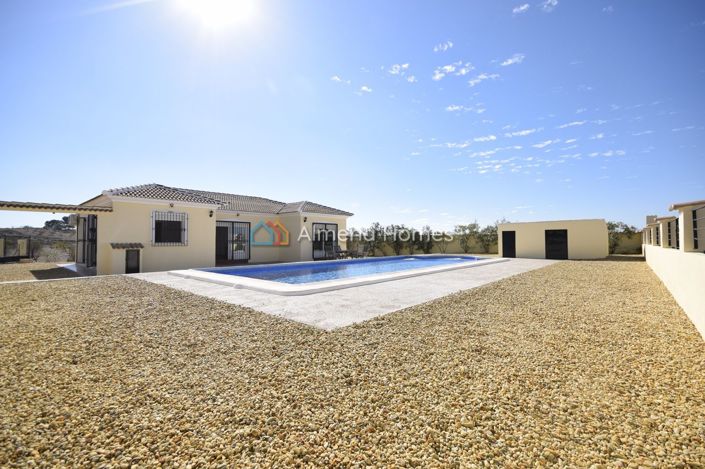 Image No.28-3 Bed Villa for sale