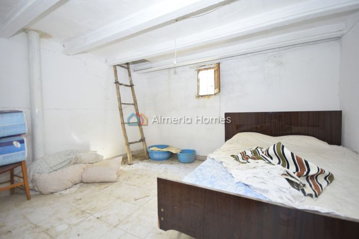 Image No.12-3 Bed Country House for sale