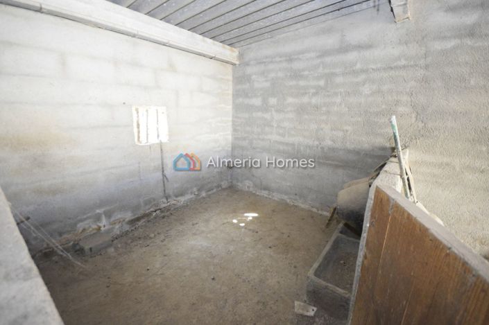 Image No.19-3 Bed Country House for sale