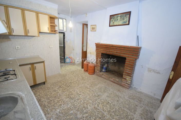 Image No.8-3 Bed Country House for sale