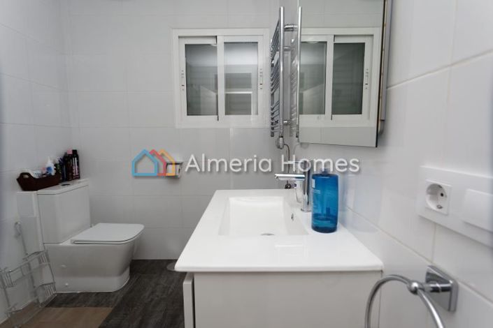 Image No.14-4 Bed Townhouse for sale