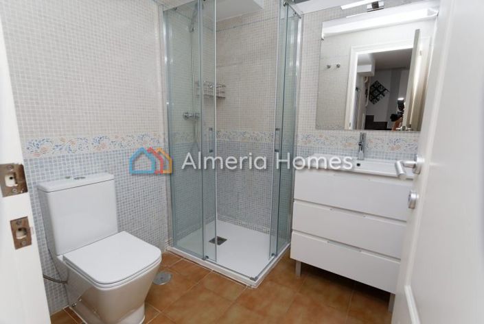 Image No.17-4 Bed Townhouse for sale