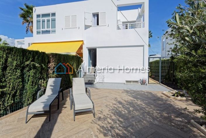 Image No.19-4 Bed Townhouse for sale