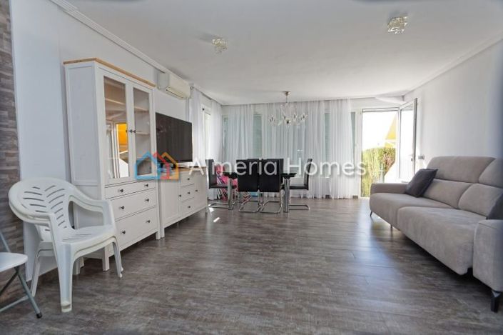 Image No.2-4 Bed Townhouse for sale