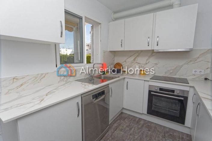 Image No.4-4 Bed Townhouse for sale