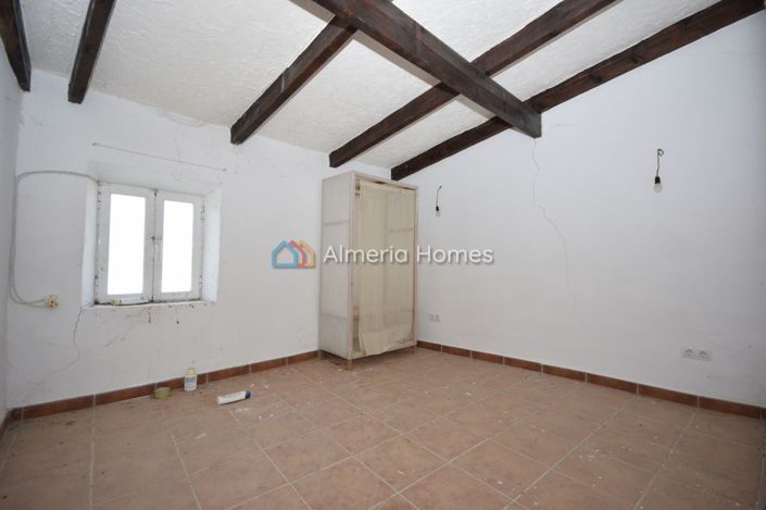 Image No.11-3 Bed Townhouse for sale