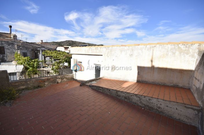 Image No.14-3 Bed Townhouse for sale