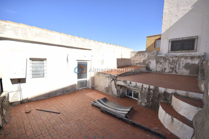 Image No.15-3 Bed Townhouse for sale
