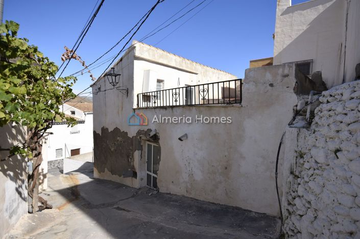 Image No.17-3 Bed Townhouse for sale