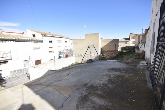 Image No.4-3 Bed Townhouse for sale