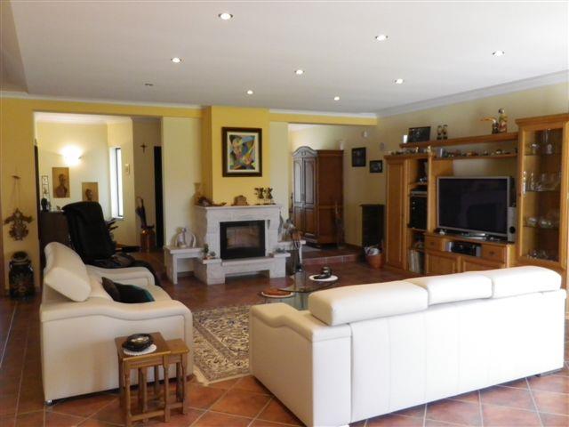 Image No.6-4 Bed House for sale