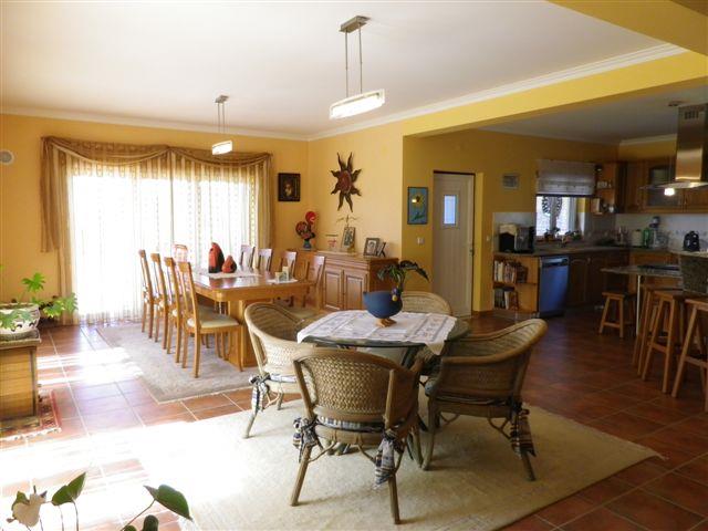 Image No.8-4 Bed House for sale