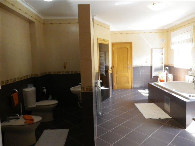 Image No.15-4 Bed House for sale