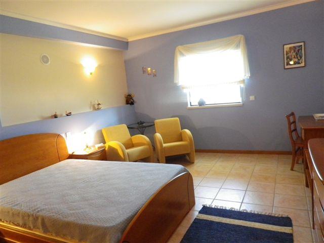 Image No.18-4 Bed House for sale